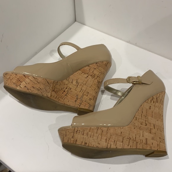 GUESS Nude Tan Platform Wedge Heel Patent Peep Toe Cork Sandal Ankle Strap - Picture 10 of 16